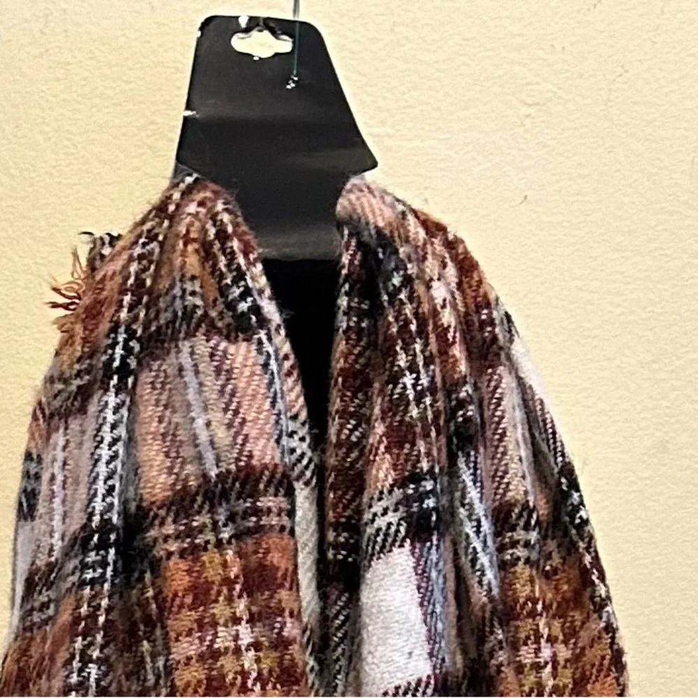 NO BRAND SHOWN - BROWNS, BLACK, TAN & WHITE Plaid Fringed Scarf. NWT!!